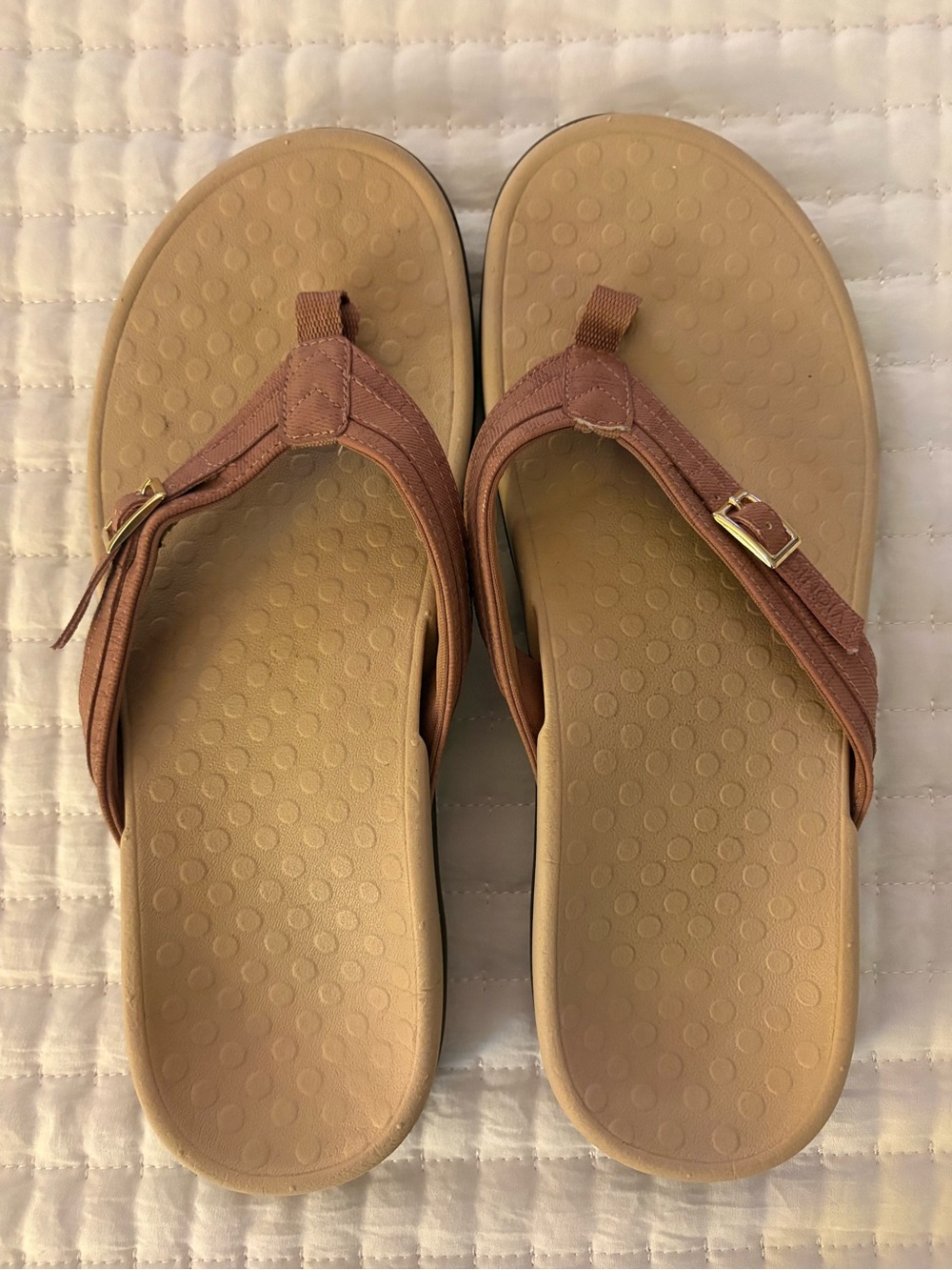Vionic Brown Tan Thong Sandals